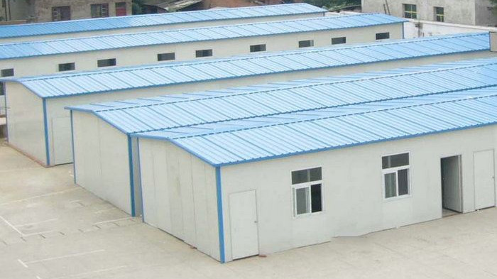 民衡彩鋼夾芯板強度高，氣密性好