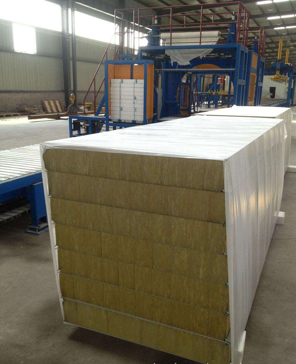 民衡彩鋼夾芯板發(fā)貨現(xiàn)場